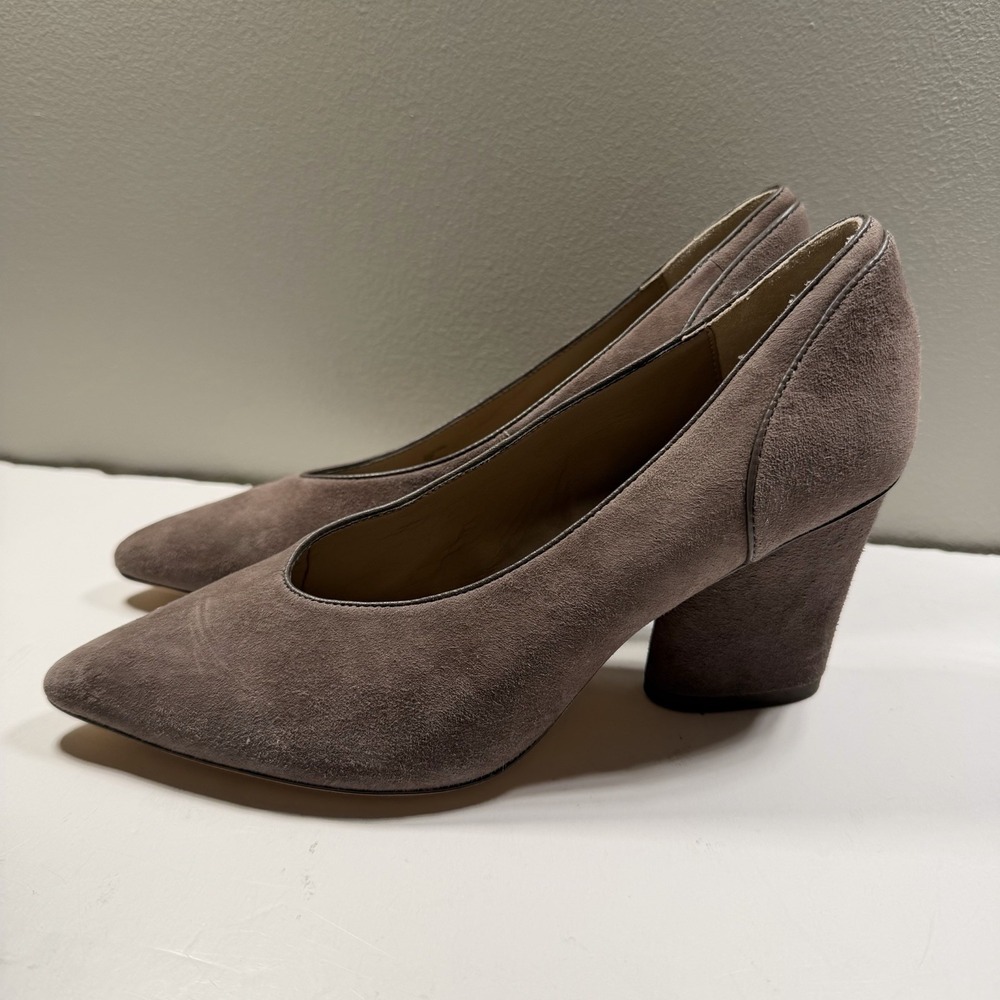 Donald Pliner Suede Heels 6 Taupe Pointed Toe Block Heel NEW Old Money